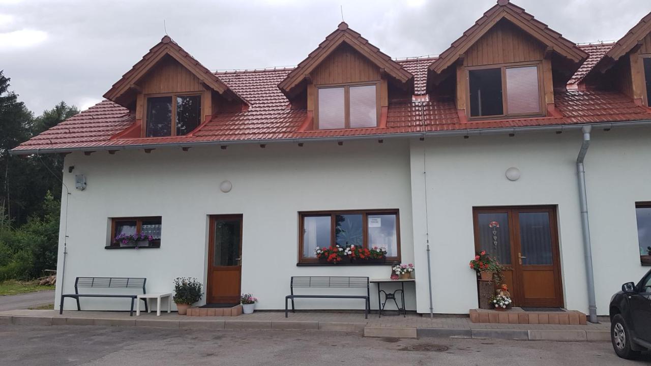 Апартаменты Na Samote U Lesa -Rasovna Msecke Zehrovice Экстерьер фото