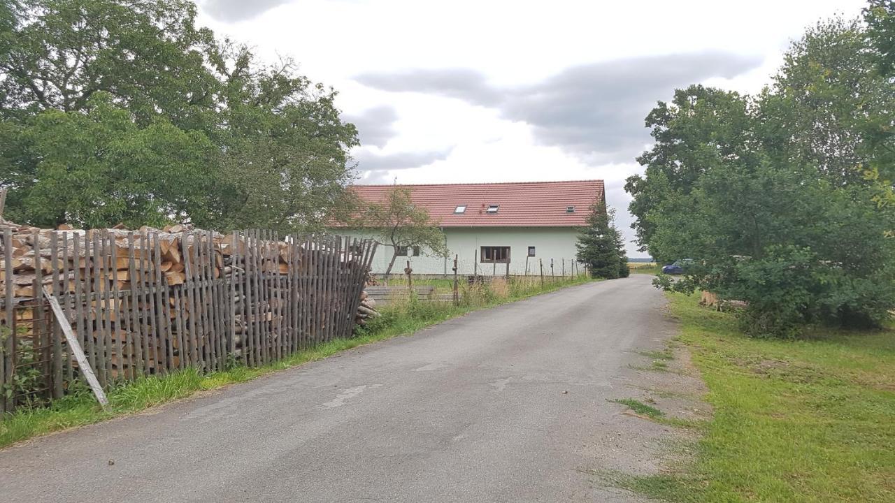 Апартаменты Na Samote U Lesa -Rasovna Msecke Zehrovice Экстерьер фото