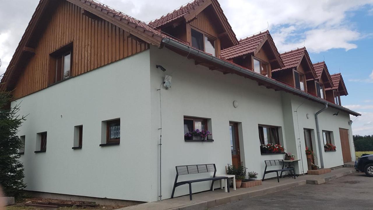 Апартаменты Na Samote U Lesa -Rasovna Msecke Zehrovice Экстерьер фото